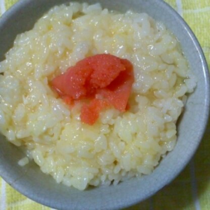 少し豪華な卵ご飯ができました。ピンクと黄色で、何だかカワイイです。美味しいお昼ご飯になりました。レシピありがとう。＾＾